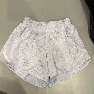 Lululemon low rise hotty hot